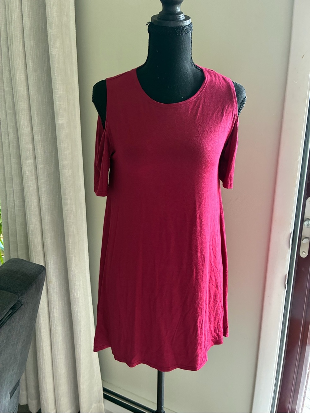 Azules Raspberry Cold-Shoulder Tunic Top